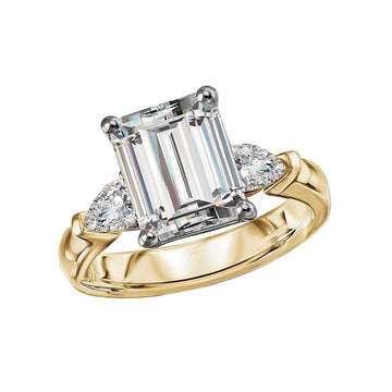 Chic 14kt Yellow Gold Lab Grown Diamond Engagement Ring