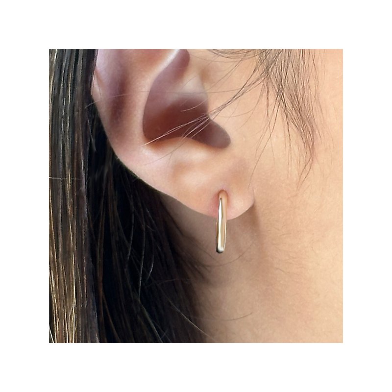 Chic 14K Yellow Gold Luxora Essential Hoop Earrings